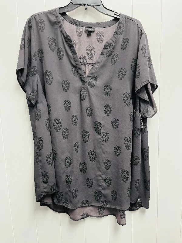 women's T-shirts with body-hugging designsBlack Top Short Sleeve Torrid, Size 3x