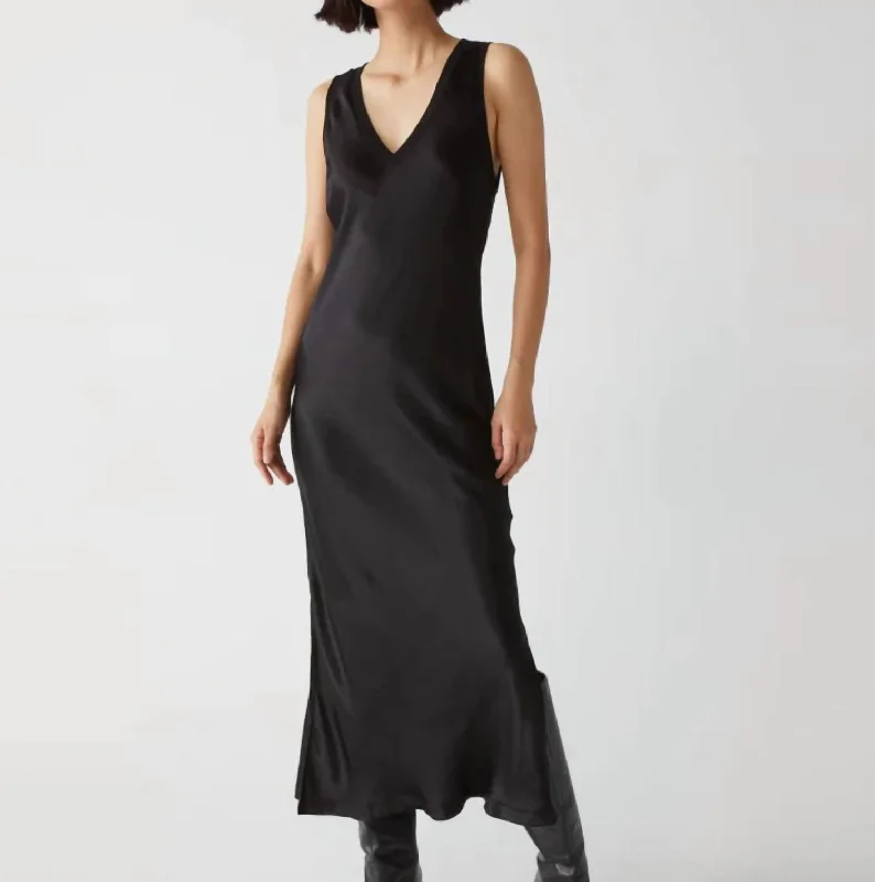 women's mini dressesRandi V-Neck Midi Dress In Black