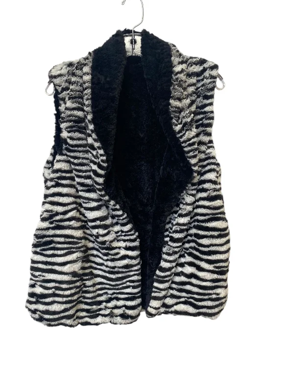 women's coats for those who seek both warmth and flairVest Faux Fur & Sherpa By Clothes Mentor In Black & White, Size: S